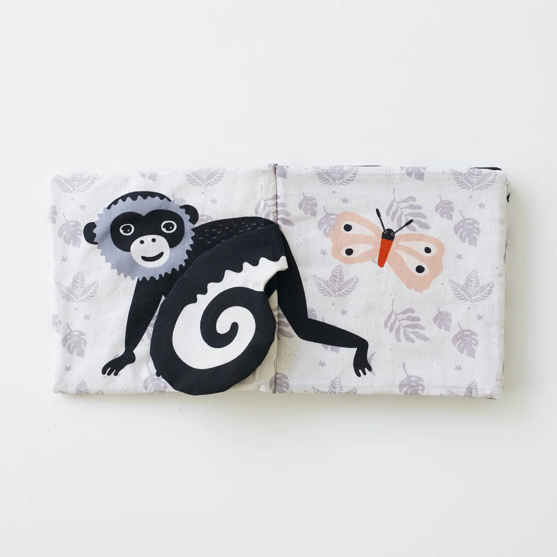 Wee Gallery Peek - a - Boo Jungle – zwart - wit knisperboekje – Little Wannahaves