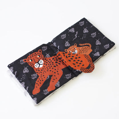 Wee Gallery Peek - a - Boo Jungle – zwart - wit knisperboekje – Little Wannahaves