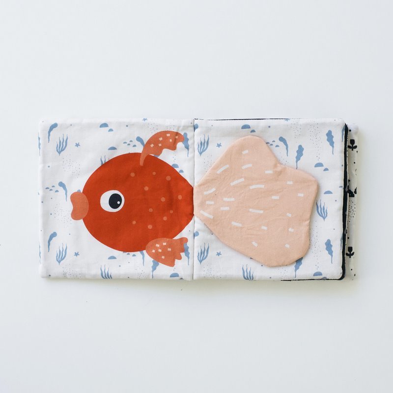 Wee Gallery Peek - a - Boo Pets – zwart - wit knisperboekje – Little Wannahaves